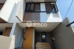 Ready to Use! Premium House LT 134m2 Desain Elegan di Jati Padang Ready to Use! Premium House LT 134m2 Desain Elegan di Jati Padang