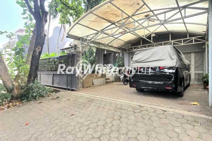 Dijual Rumah Luas Elegan Dengan View Eksklusif di Pondok Indah, Jakarta Selatan Dijual Rumah Luas Elegan Dengan View Eksklusif di Pondok Indah, Jakarta Selatan