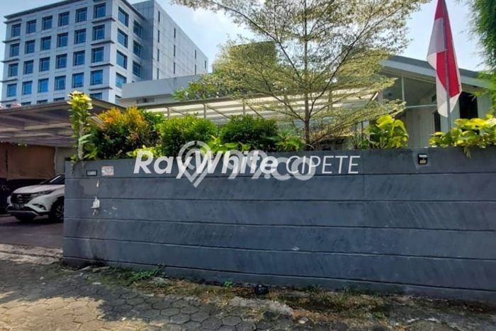 Dijual Rumah Mewah Elegan Dengan View Cantik di Ragunan, Jakarta Selatan Dijual Rumah Mewah Elegan Dengan View Cantik di Ragunan, Jakarta Selatan