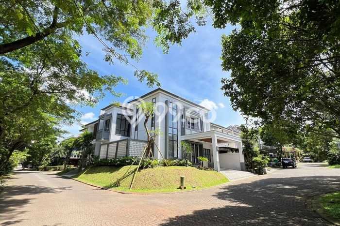 Rumah Elit Modern Tanpa Renovasi di BSD City Tangerang Rumah Elit Modern Tanpa Renovasi di BSD City Tangerang