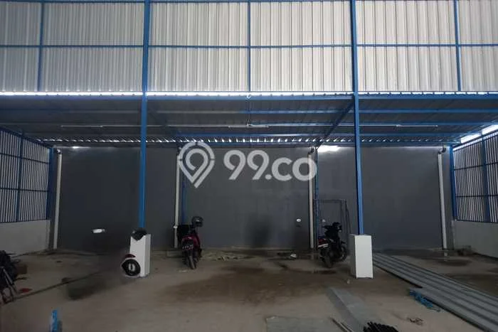 Gudang Disewa di Cikarang Pusat, Bekasi, LT 465m2 / LB 352m2 Gudang Disewa di Cikarang Pusat, Bekasi, LT 465m2 / LB 352m2