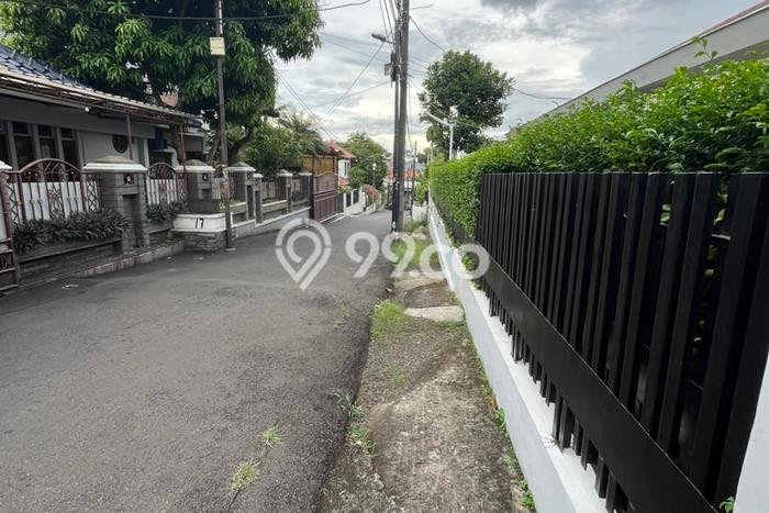 Hunian Mewah Siap Huni LT 558m2 di Kebayoran Lama, Jakarta Selatan Hunian Mewah Siap Huni LT 558m2 di Kebayoran Lama, Jakarta Selatan