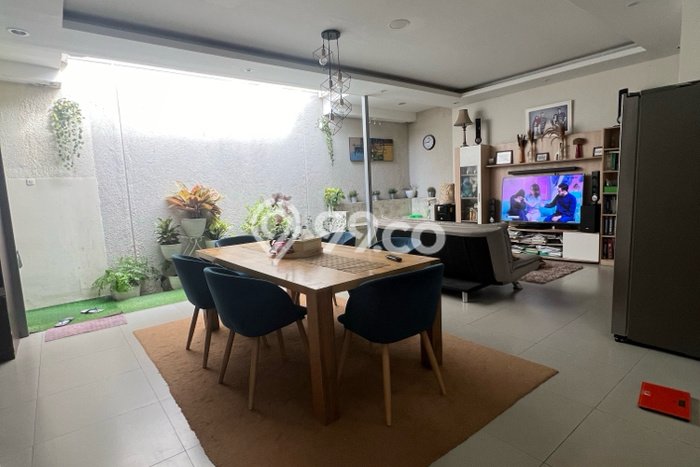 LISTING BARU! Rumah Strategis area Batujajar, LT 162m2m² Bangunan 193m2m² LISTING BARU! Rumah Strategis area Batujajar, LT 162m2m² Bangunan 193m2m²
