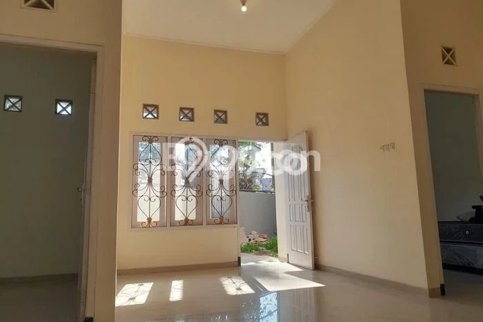 Dijual Hunian Rumah Terawat 3 KT di Kasin, Malang Dijual Hunian Rumah Terawat 3 KT di Kasin, Malang
