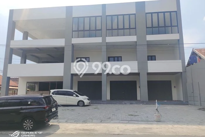 Ruko disewakan di Depok Sleman dengan luas bangunan 300m2 Ruko disewakan di Depok Sleman dengan luas bangunan 300m2