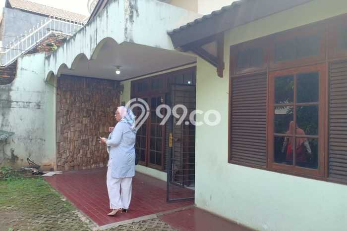Siap Huni Hunian Elit 5 Kamar di Kebon Jeruk Dekat ke Mana Pun Siap Huni Hunian Elit 5 Kamar di Kebon Jeruk Dekat ke Mana Pun