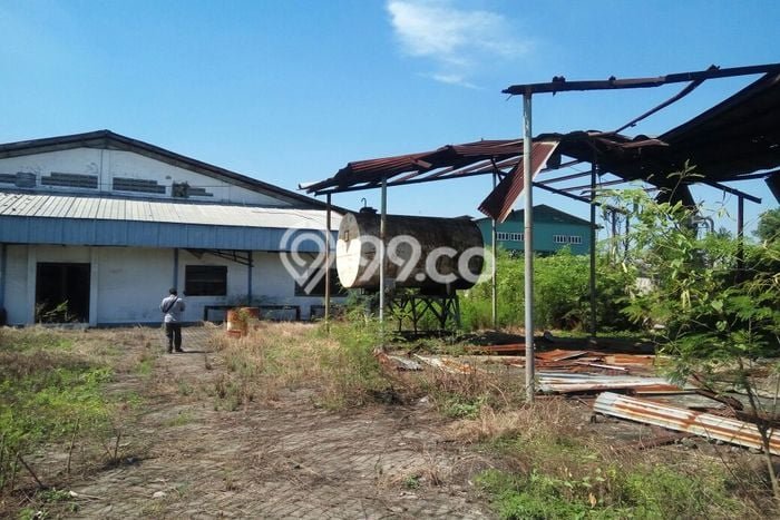 LOKASI TERBAIK! Gudang Kawasan Pakal, Luas 1580m2m², Akses Utama LOKASI TERBAIK! Gudang Kawasan Pakal, Luas 1580m2m², Akses Utama