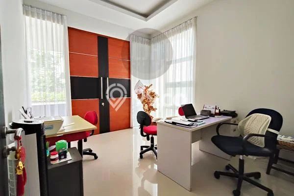 Rumah Mewah LB 285m2 Siap Huni Desain Elegan di Tiban, Batam Rumah Mewah LB 285m2 Siap Huni Desain Elegan di Tiban, Batam