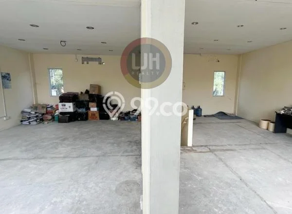 Dijual Ruko Area Komersial di , Luas 264m2m², Jalan Raya Dijual Ruko Area Komersial di , Luas 264m2m², Jalan Raya