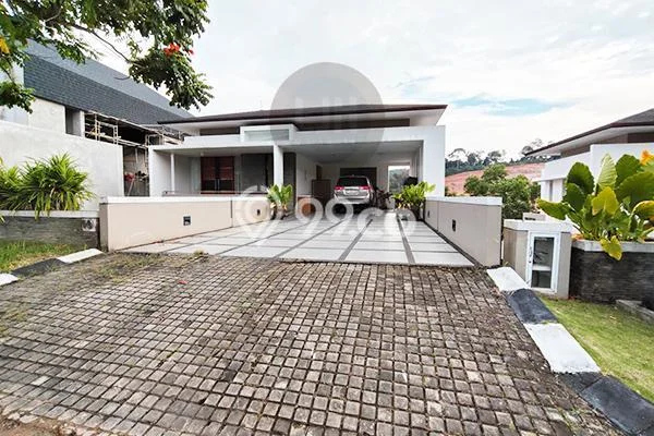 Rumah Mewah LB 285m2 Siap Huni Desain Elegan di Tiban, Batam Rumah Mewah LB 285m2 Siap Huni Desain Elegan di Tiban, Batam