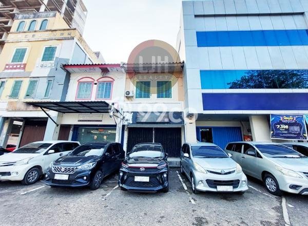 Ruko disewakan di Batam Kota Batam dengan luas bangunan 180m2 Ruko disewakan di Batam Kota Batam dengan luas bangunan 180m2