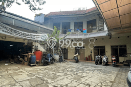 Rumah Lokasi Strategis di , Bandung, LT 906m2m² LB 300m2m² Rumah Lokasi Strategis di , Bandung, LT 906m2m² LB 300m2m²