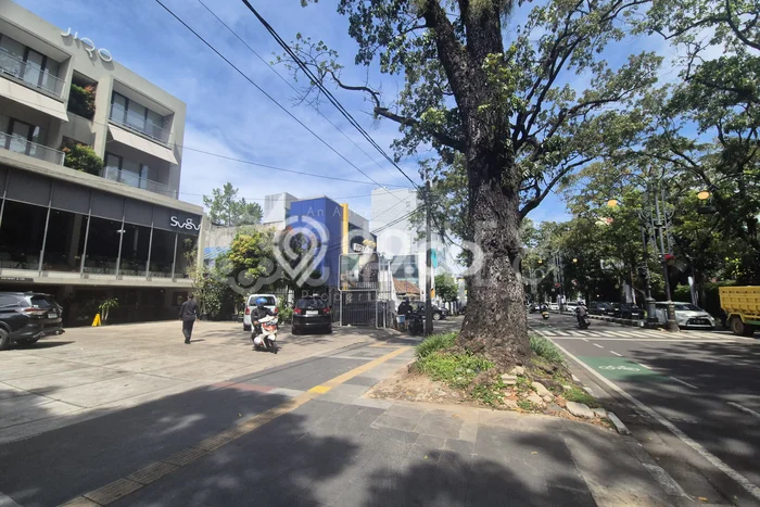 Komersial disewakan lokasi strategis Coblong Bandung 500m2 Komersial disewakan lokasi strategis Coblong Bandung 500m2