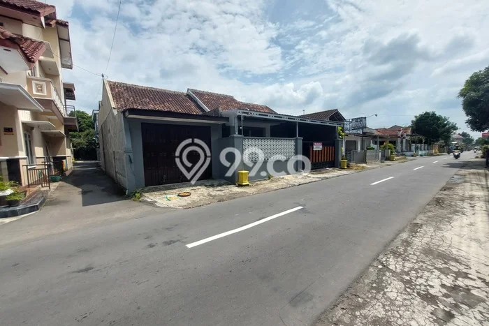 Rumah Modern Cantik 3 Kamar Siap Huni di Klaten Utara Rumah Modern Cantik 3 Kamar Siap Huni di Klaten Utara