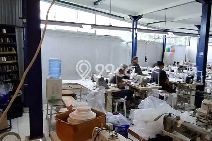 Area Ramai! Pabrik Dijual di Batujajar untuk Bisnis Luas Bangunan 2500m2 Area Ramai! Pabrik Dijual di Batujajar untuk Bisnis Luas Bangunan 2500m2