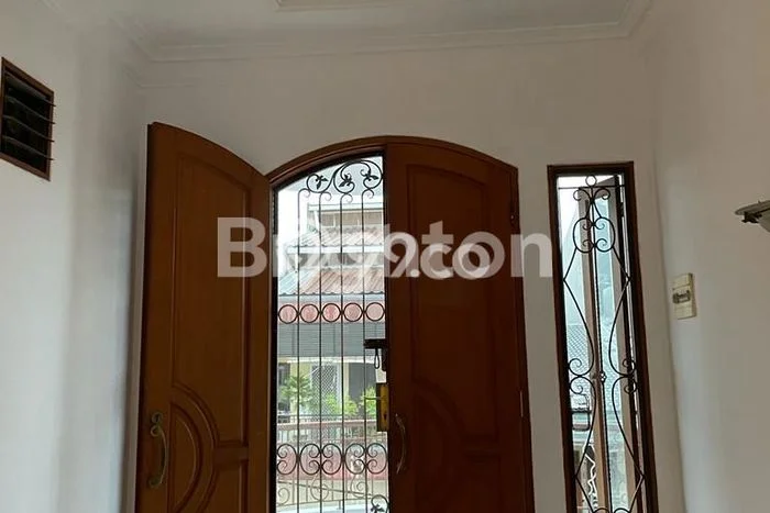 Hunian Mewah LB 550m2 Siap Pakai Desain Elegan di Sunter, Jakarta Utara Hunian Mewah LB 550m2 Siap Pakai Desain Elegan di Sunter, Jakarta Utara