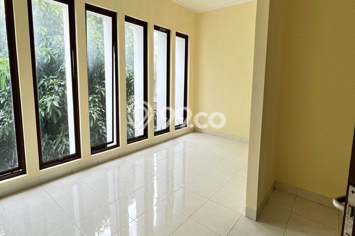 Rumah Elit LB 250m2 Siap Huni Desain Elegan di Sektor 9-Bintaro, Tangerang Selatan Rumah Elit LB 250m2 Siap Huni Desain Elegan di Sektor 9-Bintaro, Tangerang Selatan