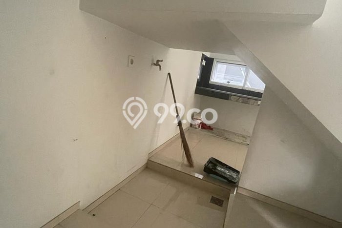 Rumah Luas Asri 3 KT Siap Pakai di Bintaro Tangerang Selatan Rumah Luas Asri 3 KT Siap Pakai di Bintaro Tangerang Selatan