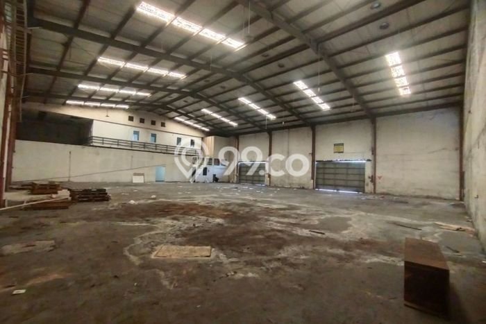 Unit Gudang Tersedia di Cikarang Spesifikasi LB 1000m2 Unit Gudang Tersedia di Cikarang Spesifikasi LB 1000m2