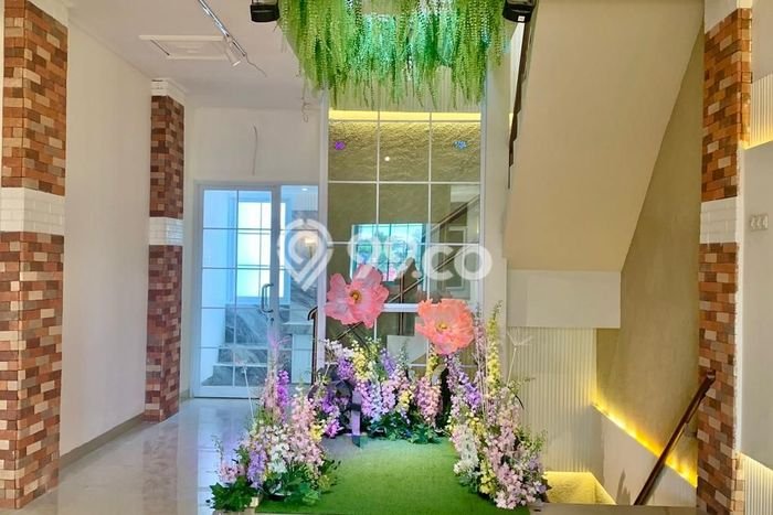 Unit Ruko Dijual di Jakarta Selatan LT 81m2 & LB 243m2 Unit Ruko Dijual di Jakarta Selatan LT 81m2 & LB 243m2