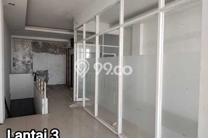 Unit Ruko Disewa Lokasi Lakarsantri, Surabaya Spesifikasi Luas Bangunan 175m2 Unit Ruko Disewa Lokasi Lakarsantri, Surabaya Spesifikasi Luas Bangunan 175m2