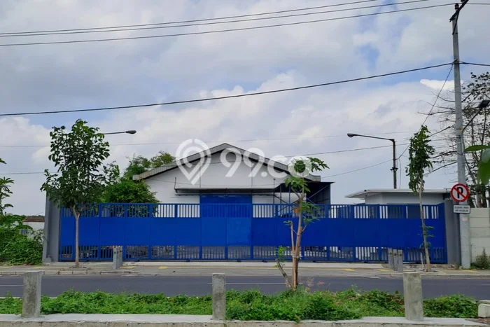 Gudang Disewakan Kawasan Lidah Wetan, Luas 900m2m², Area Komersial, Akses Strategis Gudang Disewakan Kawasan Lidah Wetan, Luas 900m2m², Area Komersial, Akses Strategis