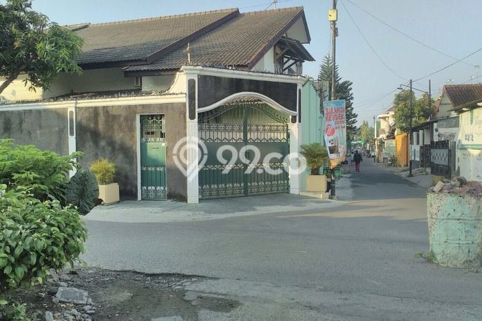 Siap Huni Rumah Mewah 6 Kamar di Pasar Kliwon Dekat ke Mana Pun Siap Huni Rumah Mewah 6 Kamar di Pasar Kliwon Dekat ke Mana Pun