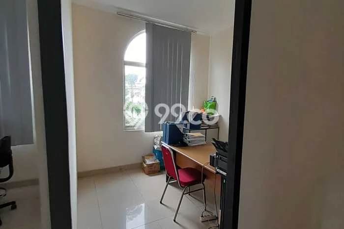 KAWASAN BISNIS! Ruko di , Luas 180m2m², Area Strategis KAWASAN BISNIS! Ruko di , Luas 180m2m², Area Strategis