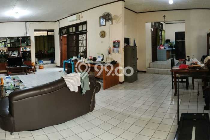 Dijual Rumah Mewah Elegan Dengan View Cantik di Margonda, Depok Dijual Rumah Mewah Elegan Dengan View Cantik di Margonda, Depok