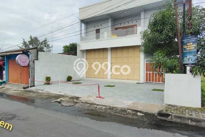 Disewakan Ruko komersial di Depok luas bangunan 220m2 Disewakan Ruko komersial di Depok luas bangunan 220m2