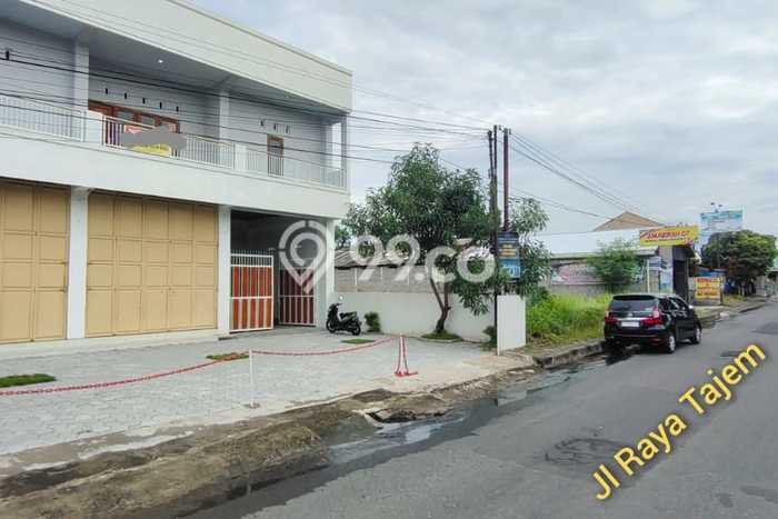 Disewakan Ruko komersial di Depok luas bangunan 220m2 Disewakan Ruko komersial di Depok luas bangunan 220m2