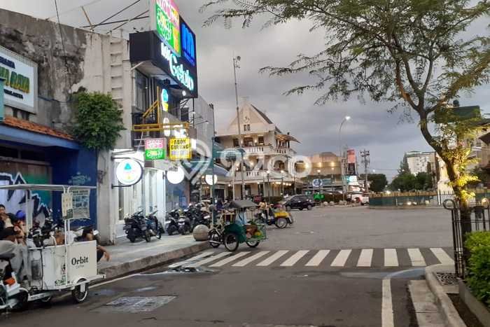 LOKASI STRATEGIS! Ruko di Jetis, Luas 220m², Area Komersial LOKASI STRATEGIS! Ruko di Jetis, Luas 220m², Area Komersial