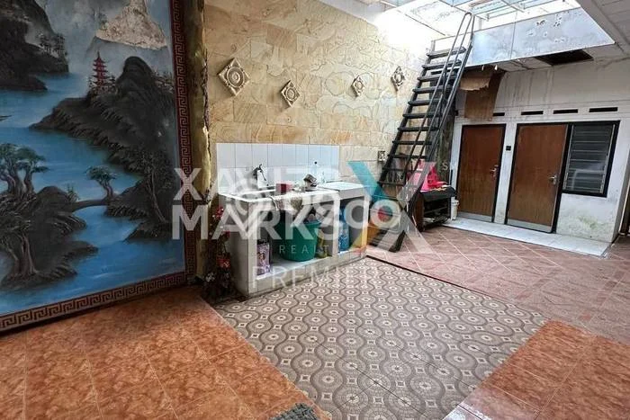 Lokasi strategis! Rumah siap huni dikontrakkan di Klojen LB 200m2 Lokasi strategis! Rumah siap huni dikontrakkan di Klojen LB 200m2