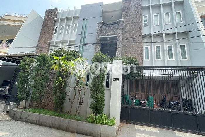 Ready to Use! Premium House LT 360m2 Desain Elegan di Jelambar Ready to Use! Premium House LT 360m2 Desain Elegan di Jelambar