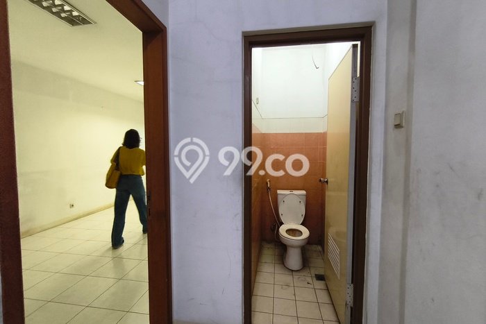 Ruko Dijual di Prime Area Jakarta Barat Luas 235m2 Ruko Dijual di Prime Area Jakarta Barat Luas 235m2