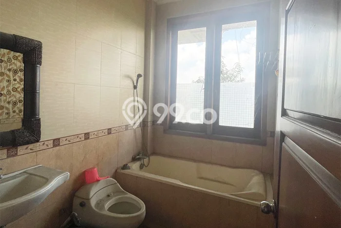 Siap Huni Hunian Elit 6 Kamar di Curug Dekat ke Mana Saja Siap Huni Hunian Elit 6 Kamar di Curug Dekat ke Mana Saja
