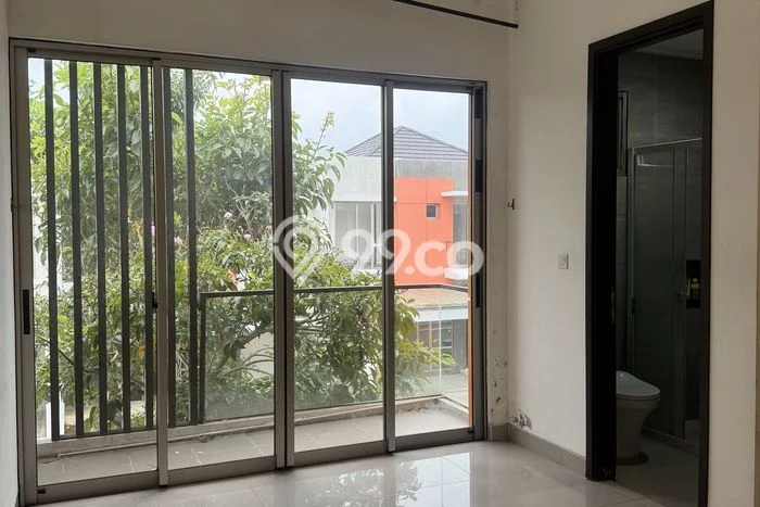 Disewakan! Rumah 3 Kamar Tidur &
2 Kamar Mandi di Pantai Indah Kapuk 2, Jakarta Utara Disewakan! Rumah 3 Kamar Tidur &
2 Kamar Mandi di Pantai Indah Kapuk 2, Jakarta Utara