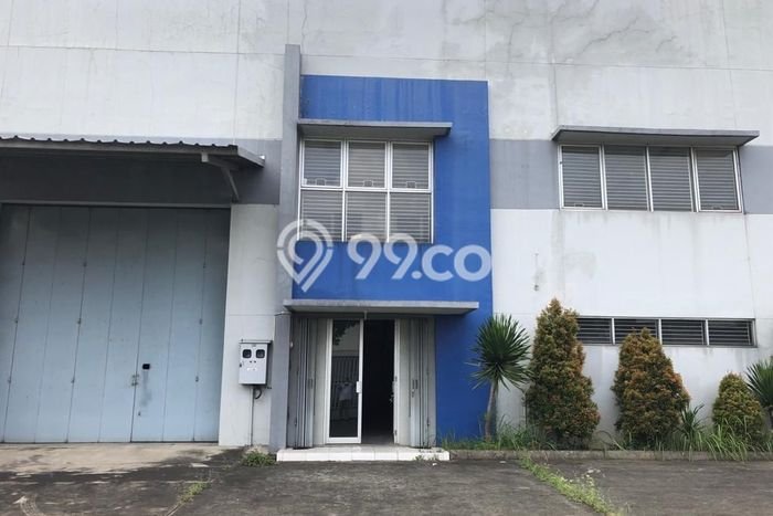 Gudang di Cikarang Pusat, Luas 1390m², Posisi Jalan Utama Gudang di Cikarang Pusat, Luas 1390m², Posisi Jalan Utama