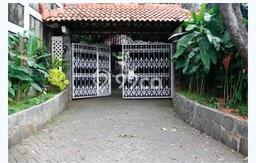 Rumah Elit Modern Tanpa Renovasi di Pondok Labu Jakarta Selatan Rumah Elit Modern Tanpa Renovasi di Pondok Labu Jakarta Selatan