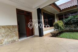 Lokasi terbaik! Rumah siap pakai dikontrakkan di Mampang Prapatan LB 200m2 Lokasi terbaik! Rumah siap pakai dikontrakkan di Mampang Prapatan LB 200m2