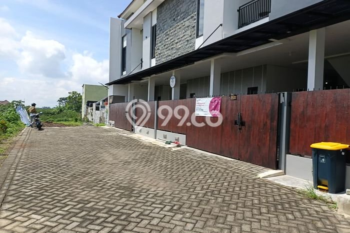 Rumah Luas Asri 10 KT Siap Pakai di Tlogomas Malang Rumah Luas Asri 10 KT Siap Pakai di Tlogomas Malang