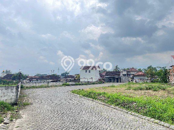 LOKASI PREMIUM! Tanah di Junrejo, Luas 71m2m², Pinggir Jalan Raya LOKASI PREMIUM! Tanah di Junrejo, Luas 71m2m², Pinggir Jalan Raya