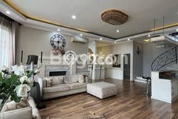 For Sale! Luxury House LT 150m2 Desain Elegan di Pantai Indah Kapuk For Sale! Luxury House LT 150m2 Desain Elegan di Pantai Indah Kapuk
