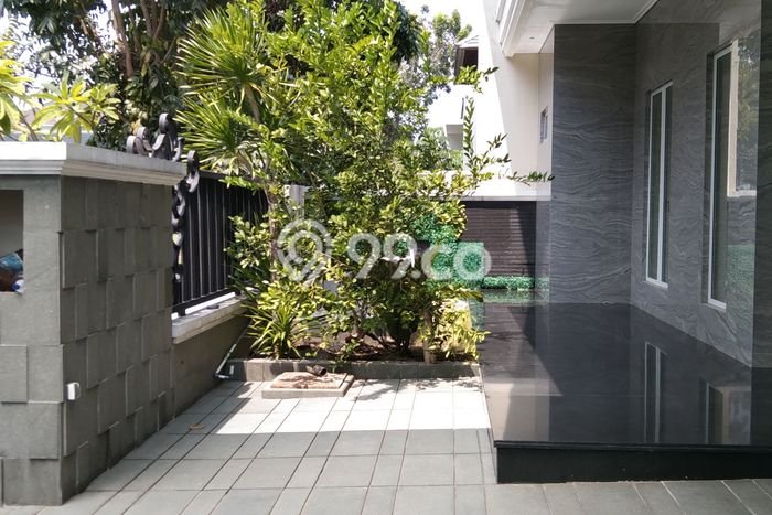 Hunian Elit LB 600m2 Siap Pakai Desain Elegan di Graha, Surabaya Hunian Elit LB 600m2 Siap Pakai Desain Elegan di Graha, Surabaya