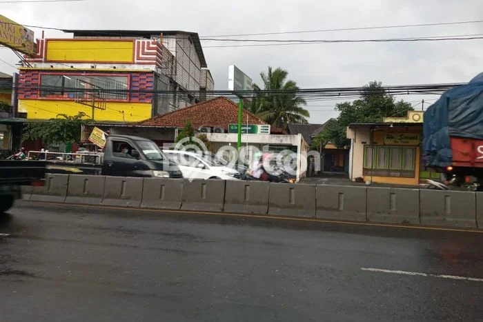 Rumah Strategis di , Akses ke Semarang, Semarang - LT 1800m2m² Rumah Strategis di , Akses ke Semarang, Semarang - LT 1800m2m²