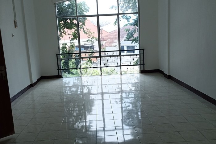 Ruko disewakan lokasi strategis Wonocolo Surabaya 420m2 Ruko disewakan lokasi strategis Wonocolo Surabaya 420m2