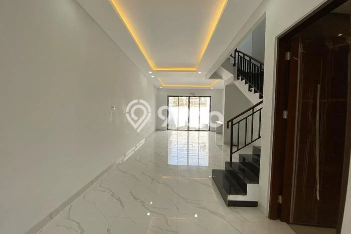 Rumah Elit Modern Tanpa Renovasi di Meruya Jakarta Barat Rumah Elit Modern Tanpa Renovasi di Meruya Jakarta Barat