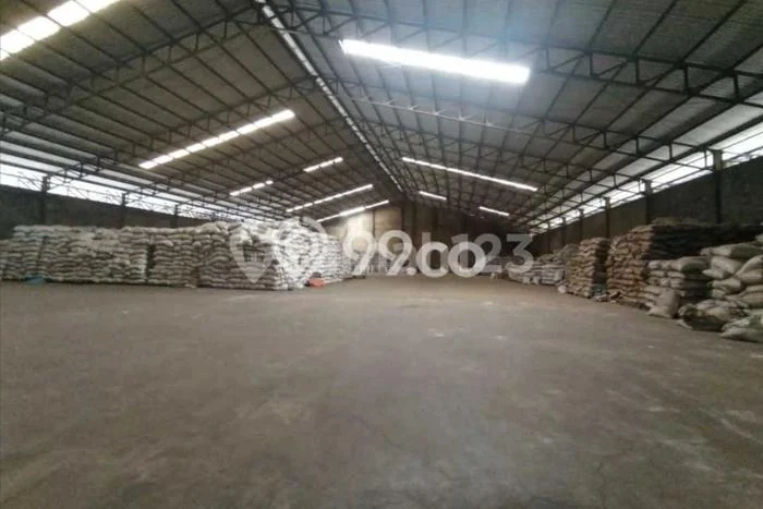 Gudang bagus disewakan di Kebakkramat Karanganyar dengan LB 3456m2 harga sewa terbaik Gudang bagus disewakan di Kebakkramat Karanganyar dengan LB 3456m2 harga sewa terbaik
