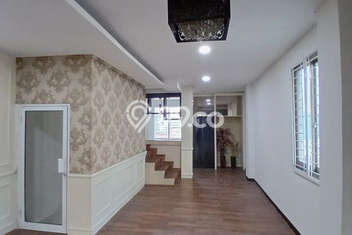 Ruko Dijual di Prime Area Jakarta Barat Luas 300m2 Ruko Dijual di Prime Area Jakarta Barat Luas 300m2