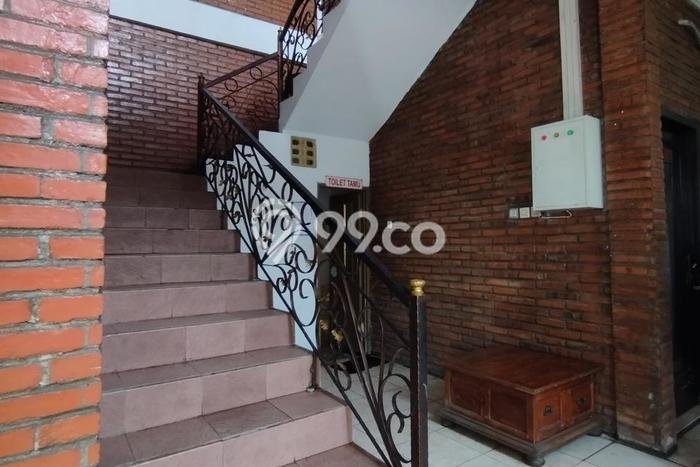 Hotel Kawasan Bisnis di Kediri, Luas 500m2m², Akses Utama Hotel Kawasan Bisnis di Kediri, Luas 500m2m², Akses Utama